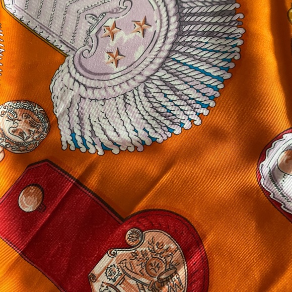 Hermès 25’ Silk Square Orange & Fuschia w/Box - Picture 2 of 8